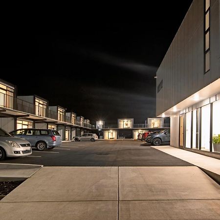 The Com Plex Motel Уакатане Екстериор снимка