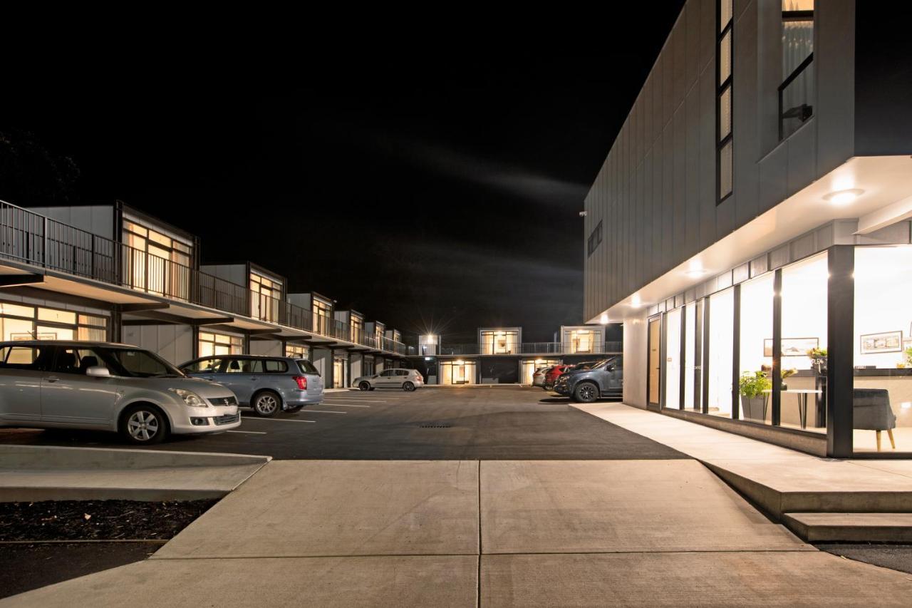 The Com Plex Motel Уакатане Екстериор снимка