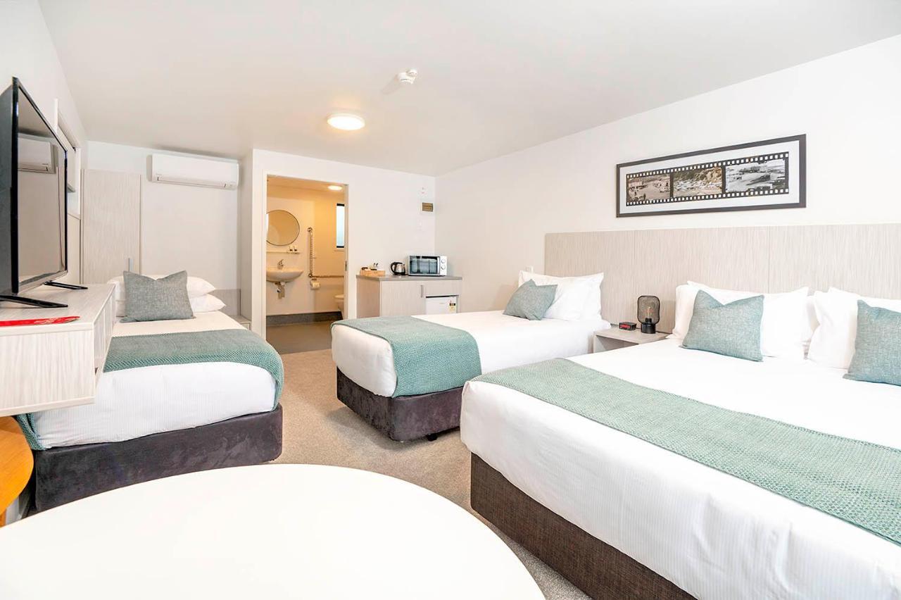 The Com Plex Motel Уакатане Екстериор снимка