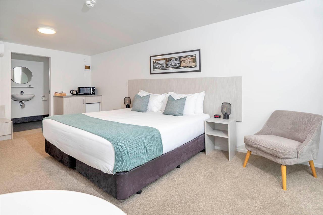 The Com Plex Motel Уакатане Екстериор снимка