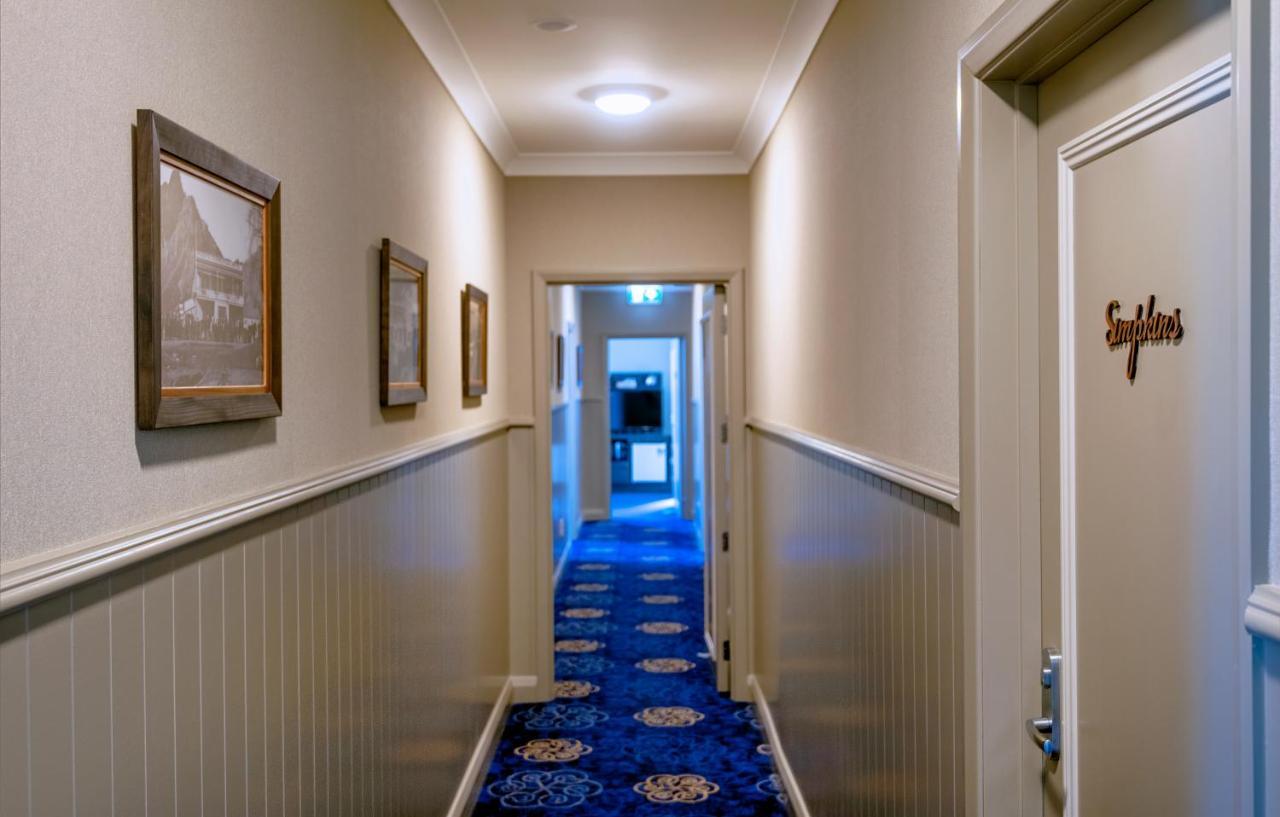 The Com Plex Motel Уакатане Екстериор снимка